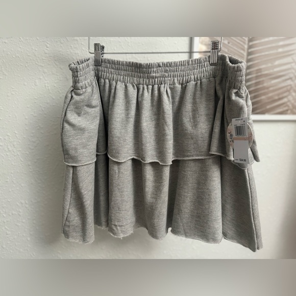 Jolie & Joy Gray Layerd Mini Skirt NWT - Picture 3 of 9